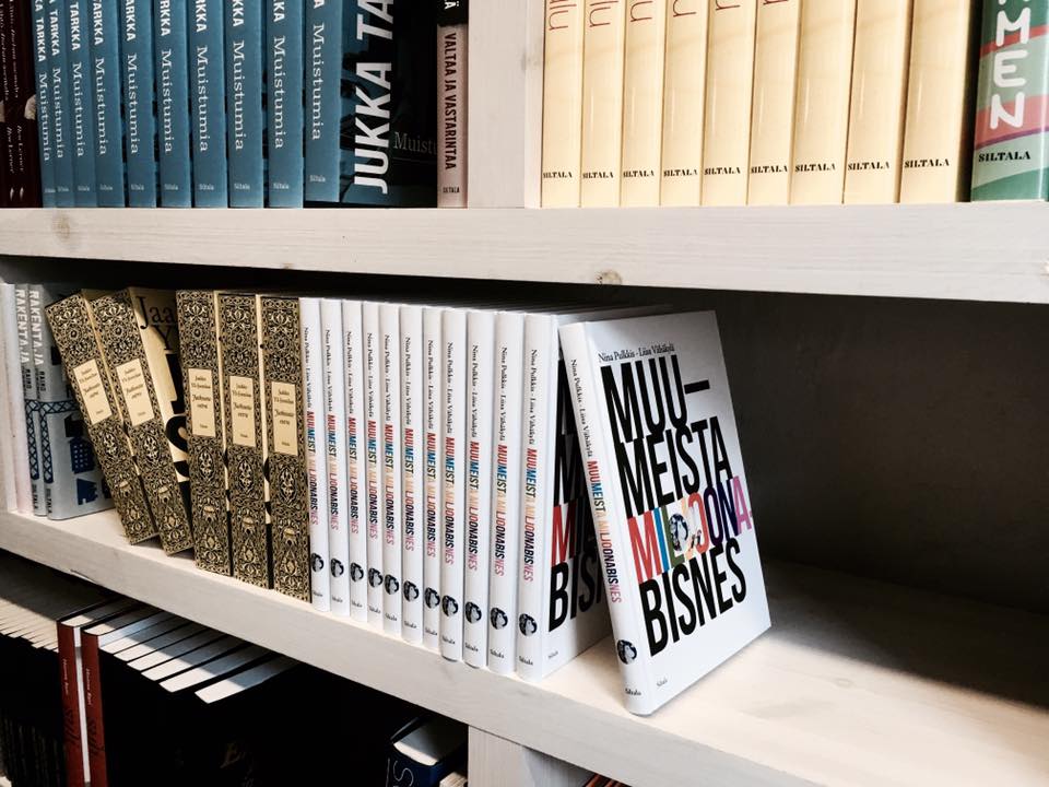 Tämän kuvan alt-attribuutti on tyhjä; Tiedoston nimi on MuumeistaMiljBisnesHylly.jpg